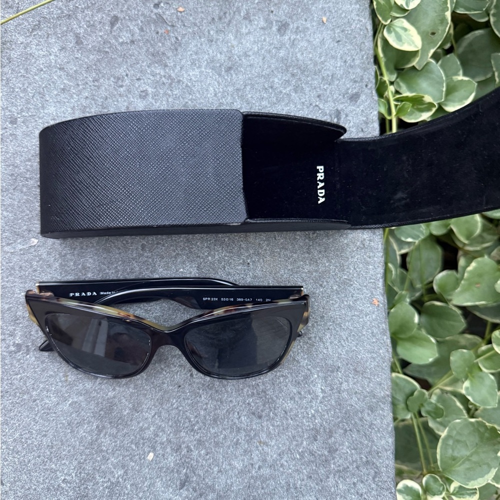 Gorgeous Euc Prada Tortoise Shell Sunglasses And … - image 4